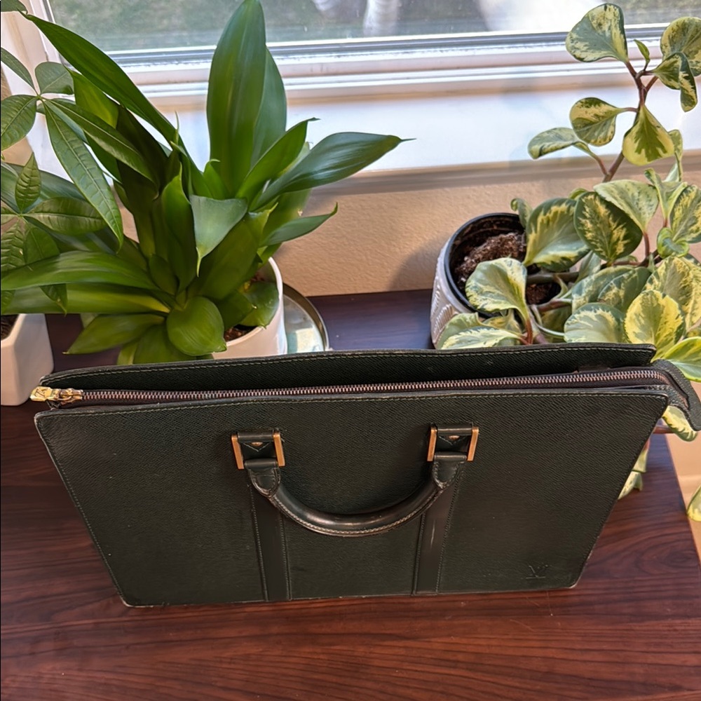 Louis Vuitton Green Leather Briefcase with Structured Design - Picture 12 of 15